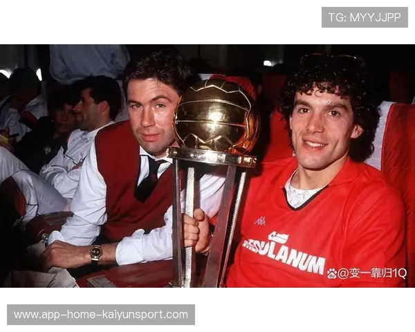 AC米兰门前脚后跟做球再次点燃进攻火花